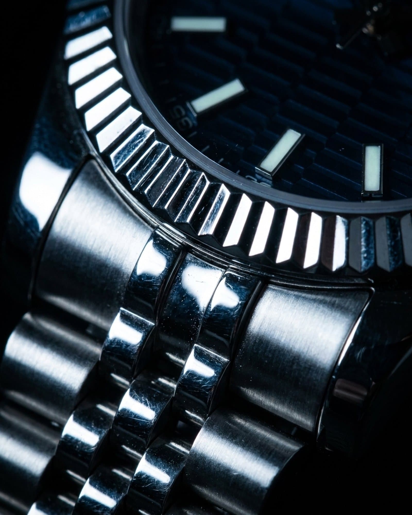 Close-up of the fluted bezel beside the blue ridged dial